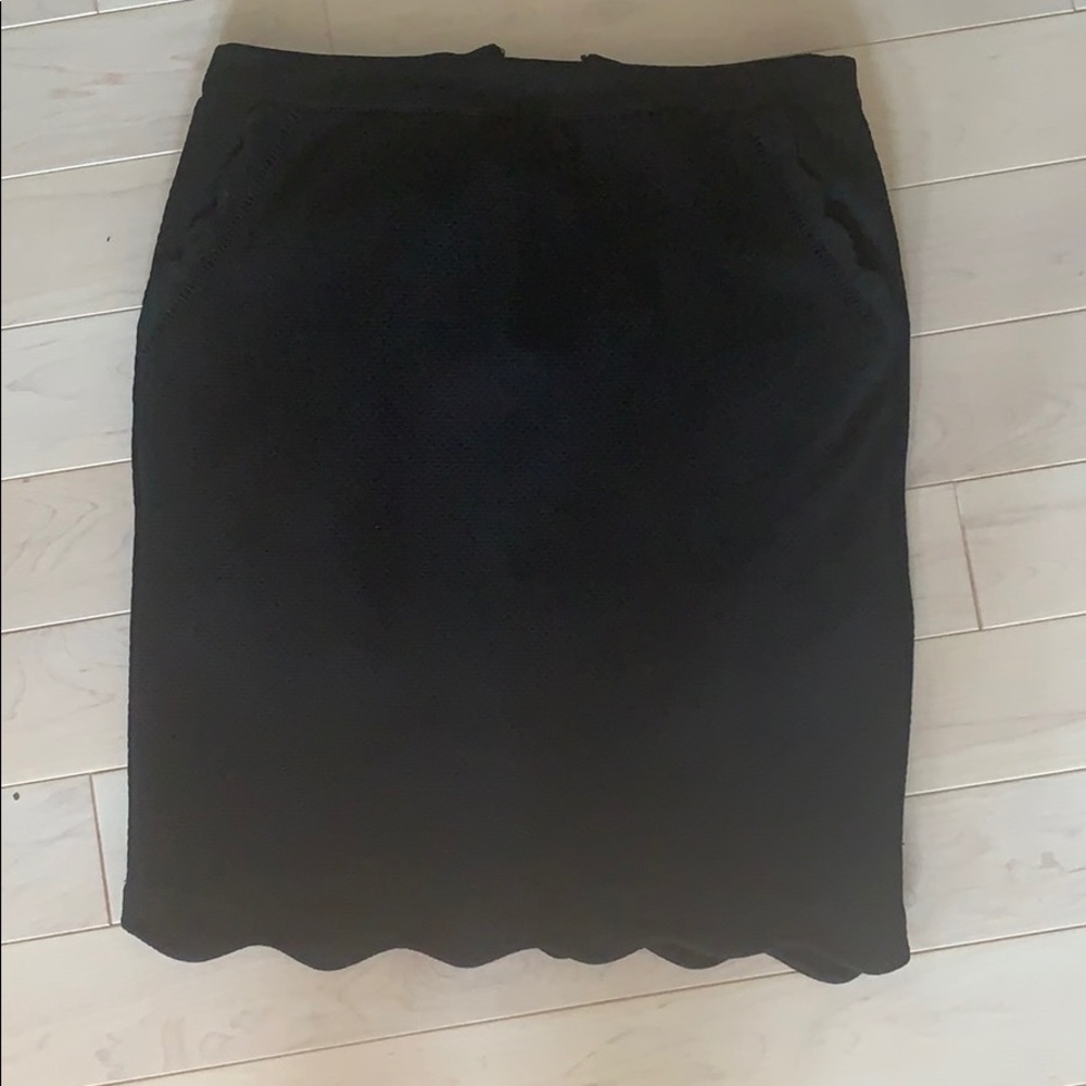 Black skirt with pockets